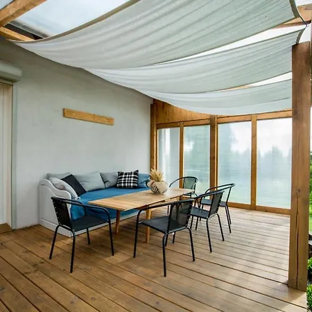 Duzy Vitalny Nad Jeziorem